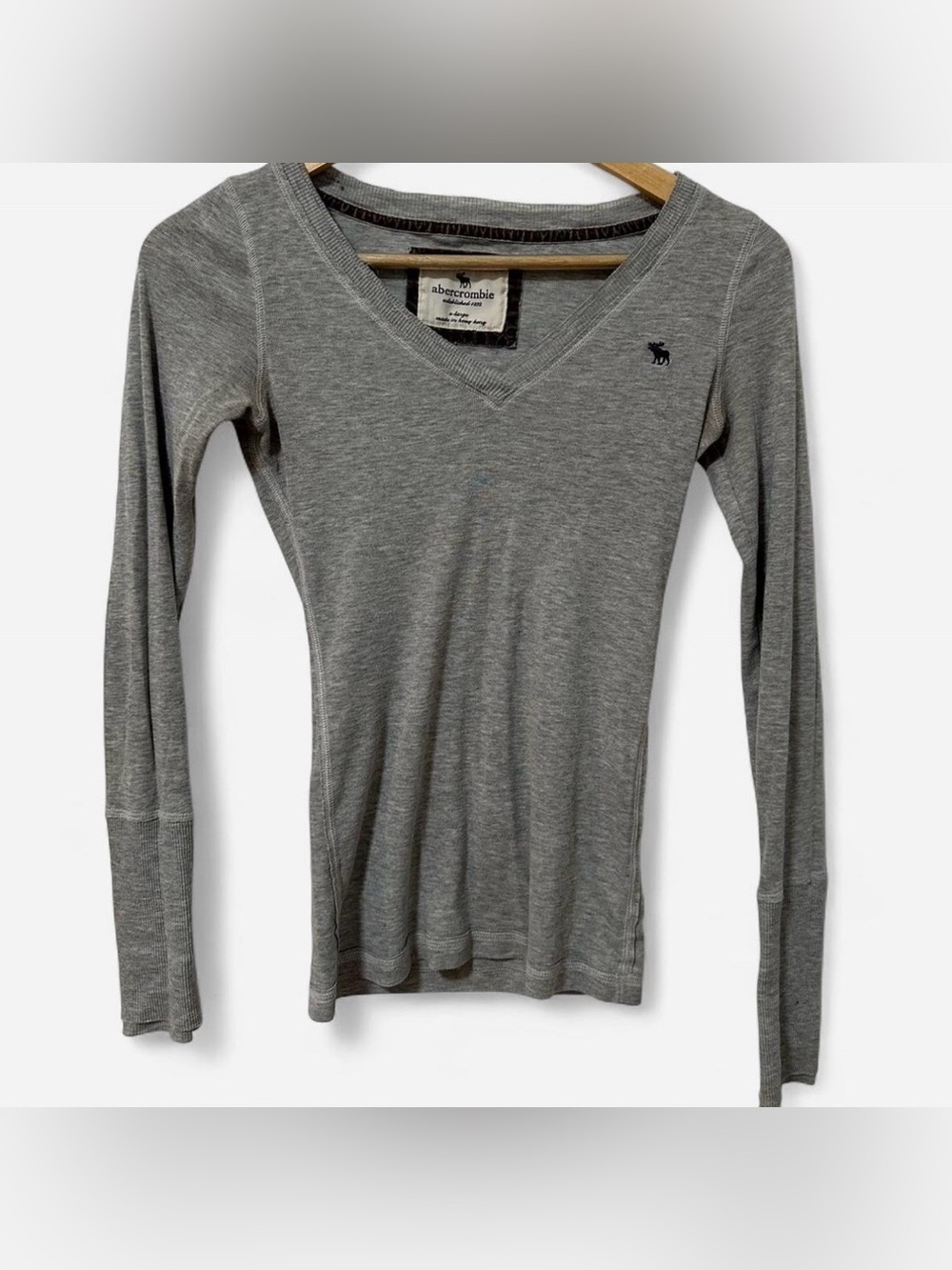 Abercrombie & Fitch Gray V-Neck Long Sleeve Tee
